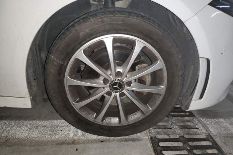 Used Mercedes-Benz A-Class 2020 A 200 L Sport Sedan Right Front Wheel Hub