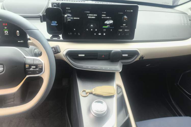 Used Geometry A 2021 Pro Enjoy High-Dimensional Range Edition 430 km A430 Cubic Version Audio And AC Panel