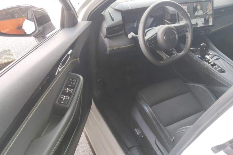 Used Lynk & Co 03 2023 1.5TD DCT JingPro Driver Seat