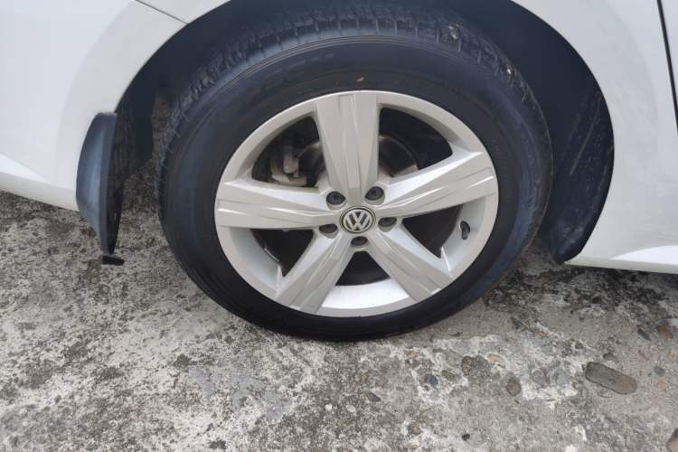 Used Volkswagen Lavida 2017 1.6L Automatic Fashion Edition Exterior 2