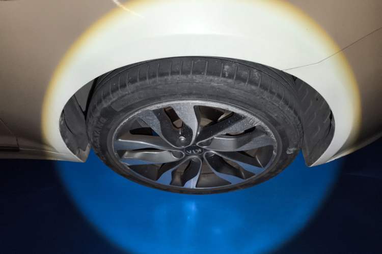 Used Kia K5 2014 2.0L Automatic LUXURY Right Front Wheel Hub