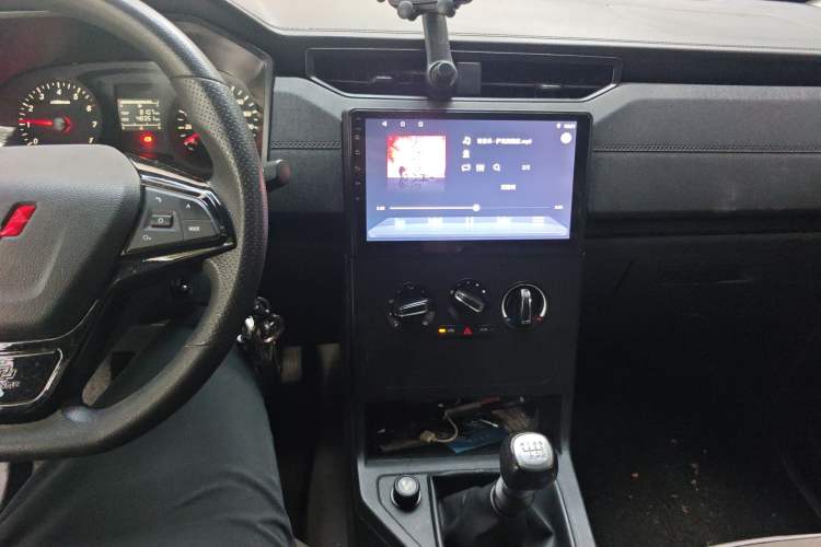 Used Wuling Hongguang PLUS 2019 1.5T Manual Standard Edition 5 Seats Audio And AC Panel