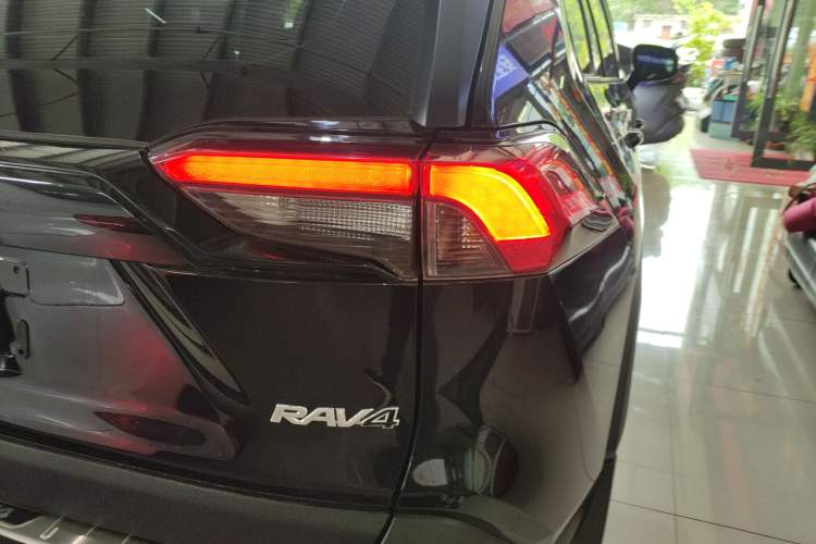 Used Toyota RAV4 2023 2.0L CVT Two-Wheel Drive Fashion Plus Edition Right Rear Taillight