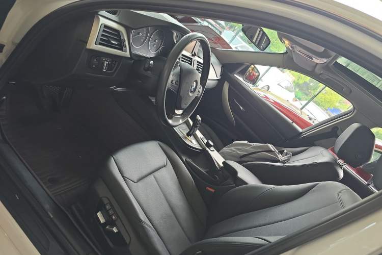 Used BMW 3 Series 2016 320Li Ambition Model
