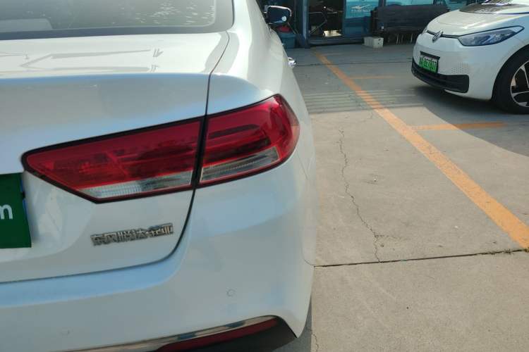 Used Kia K4 2014 1.8L Automatic DLX Right Rear Taillight