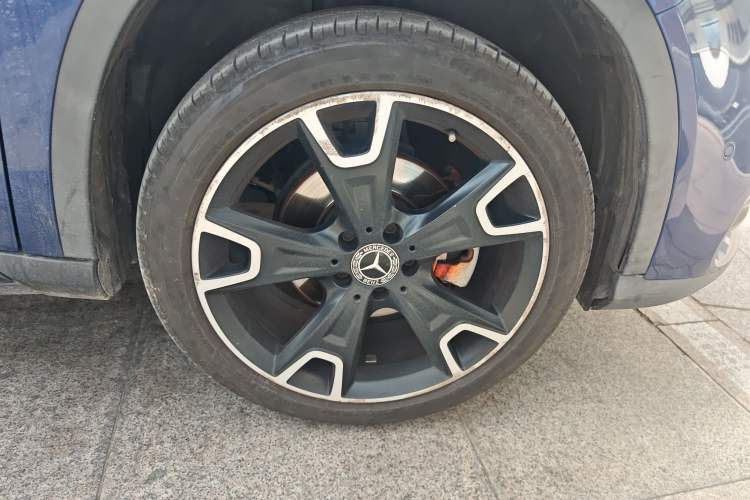 Used Mercedes-Benz GLA 2018 GLA 220 4MATIC Sport Edition Right Front Wheel Hub