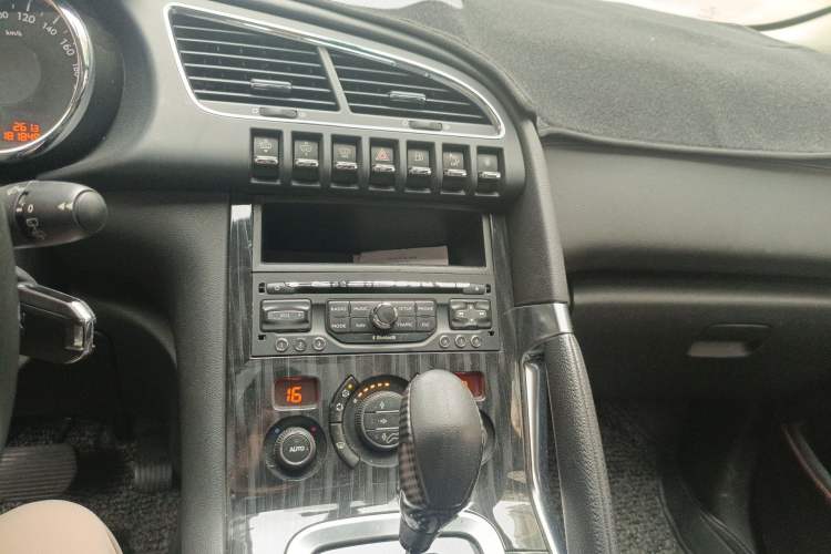 Used Peugeot 3008 2013 1.6THP Automatic Prestige Edition Audio And AC Panel