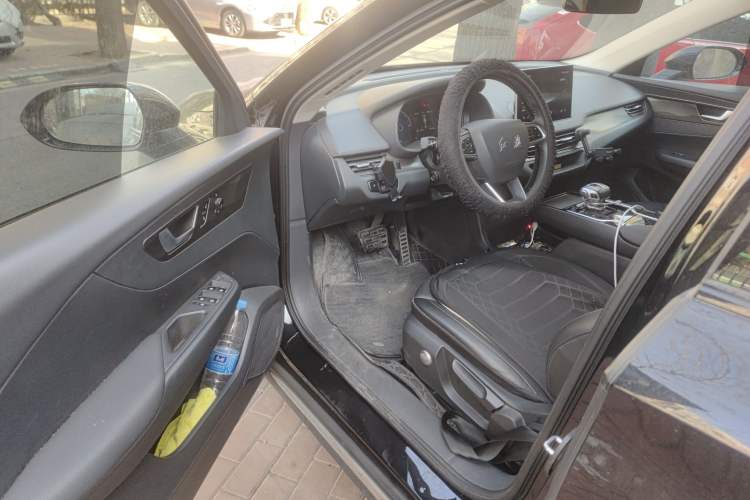 Used Hongqi E-QM5 2022 431 km Charge & Enjoy Edition
