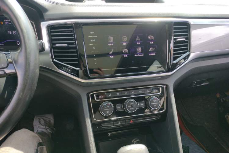 Used Volkswagen Teramont 2020 Revised Version 380TSI Four-Wheel Drive Luxury Edition Audio And AC Panel