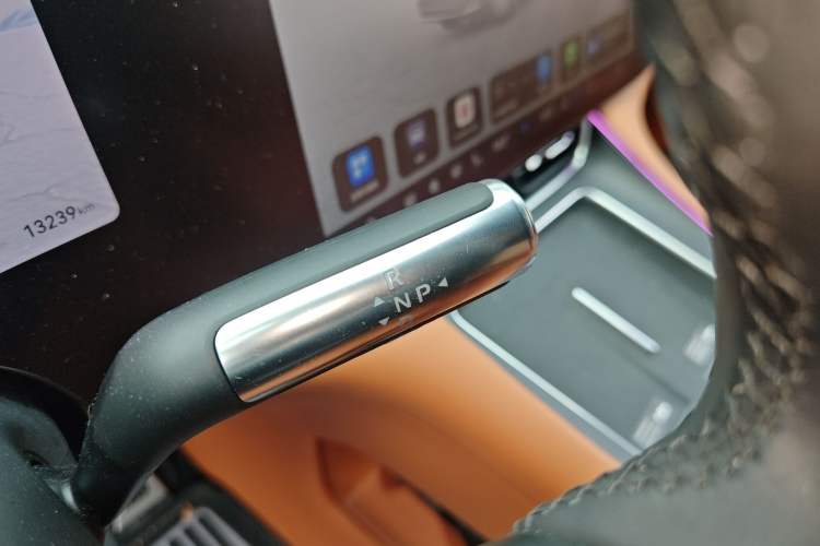 Used Hima AITO M8 2025 Extended-Range Max+ Version 53.4 kWh 6-Seater Edition Gear Lever