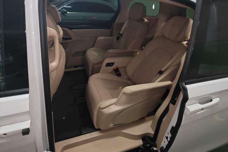 Used Buick GL8 New Energy 2025 Lu Shang Luxury Edition 7-Seater