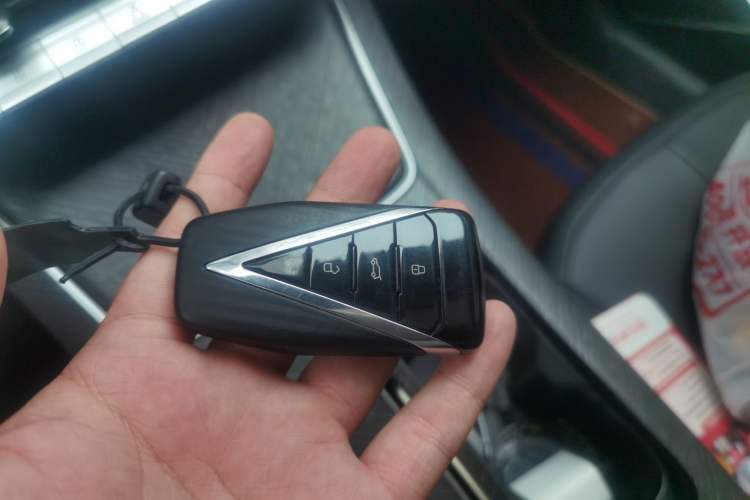 Used Venucia V DD-i 2023 60km iD Version
