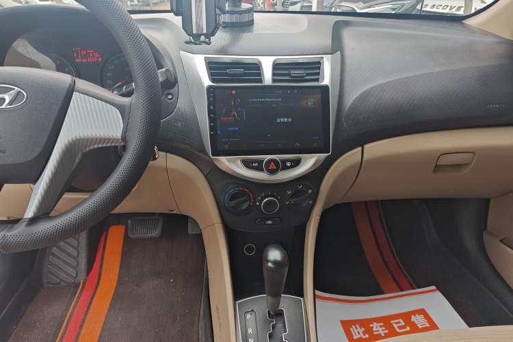 Used Hyundai Verna (older generation) 2014 1.4L Automatic Smart GLS Audio And AC Panel