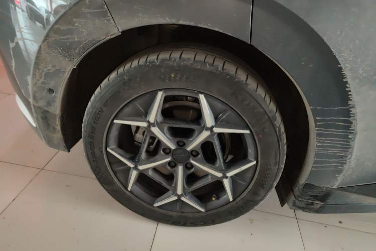 Used Lynk & Co Z20 2025 530 km Range Rear-Wheel Drive Pro Right Rear Wheel Hub