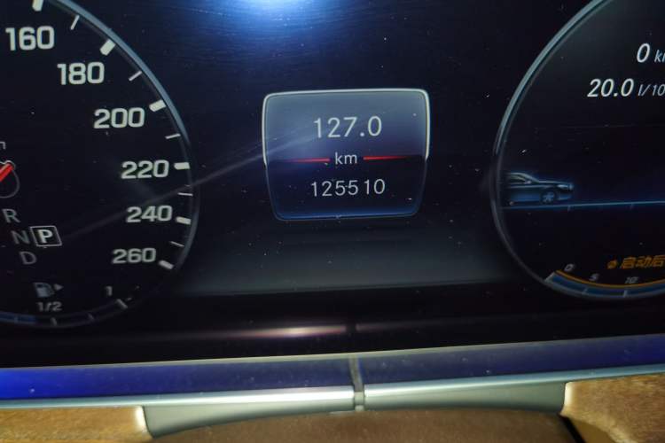 Used Mercedes-Benz E-Class 2018 Facelift E 200 L Odometer Close Up