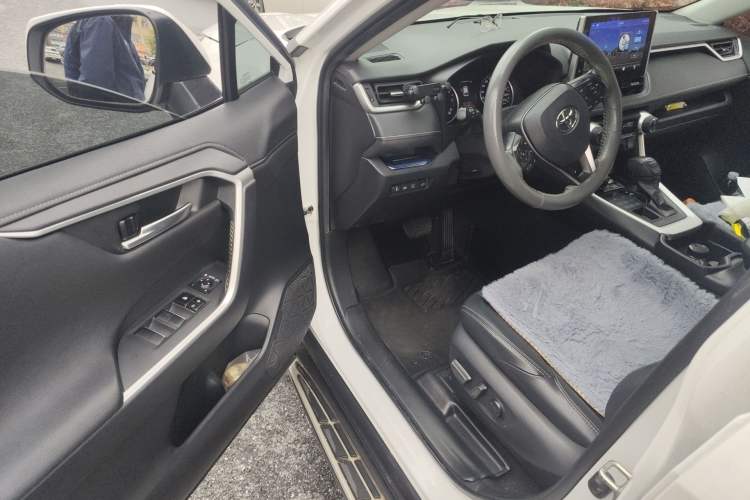 Used Toyota Wildlander 2022 2.0L CVT 4x4 Luxury PLUS Edition
