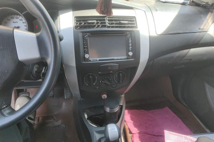 Used Nissan Livina 2010 Jingrui Edition 1.6L Manual Standard Model Audio And AC Panel