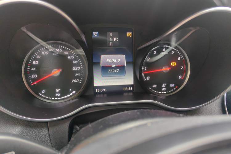 Used Mercedes-Benz C-Class 2015 C 200 station wagon Odometer Close Up