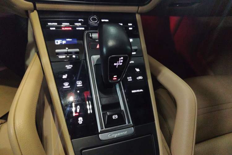 Used Porsche Cayenne E-Hybrid 2019 Cayenne E-Hybrid 2.0T Gear Lever