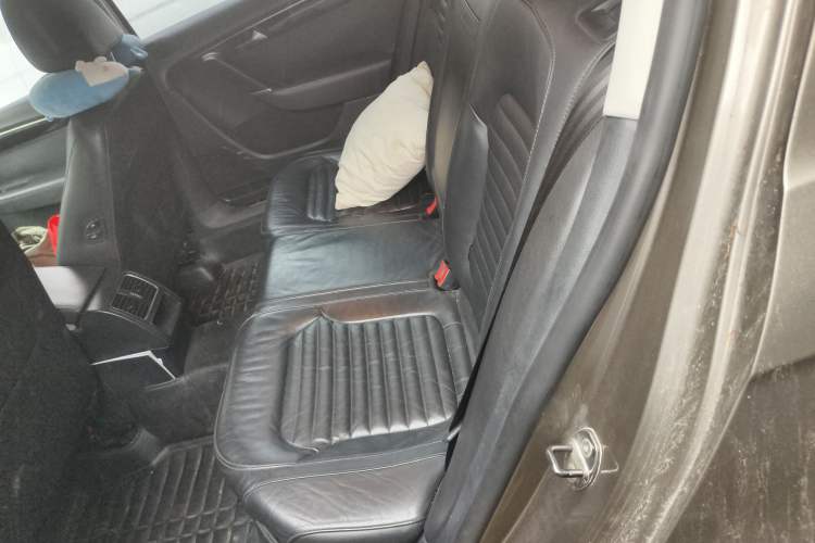 Used Volkswagen Magotan 2013 1.8TSI Luxury Model Left Rear Seat