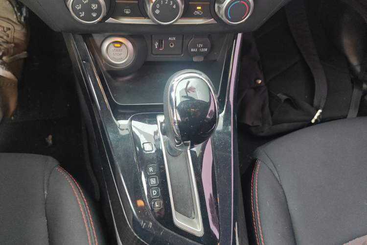 Used Nissan Lannia 2016 1.6L CVT Smart Cool Edition Gear Lever