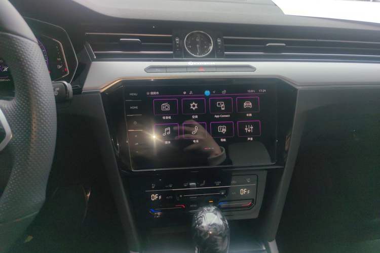 Used Volkswagen Magotan 2023 2 Million Units Commemorative Edition 330TSI DSG Luxury Version Audio And AC Panel