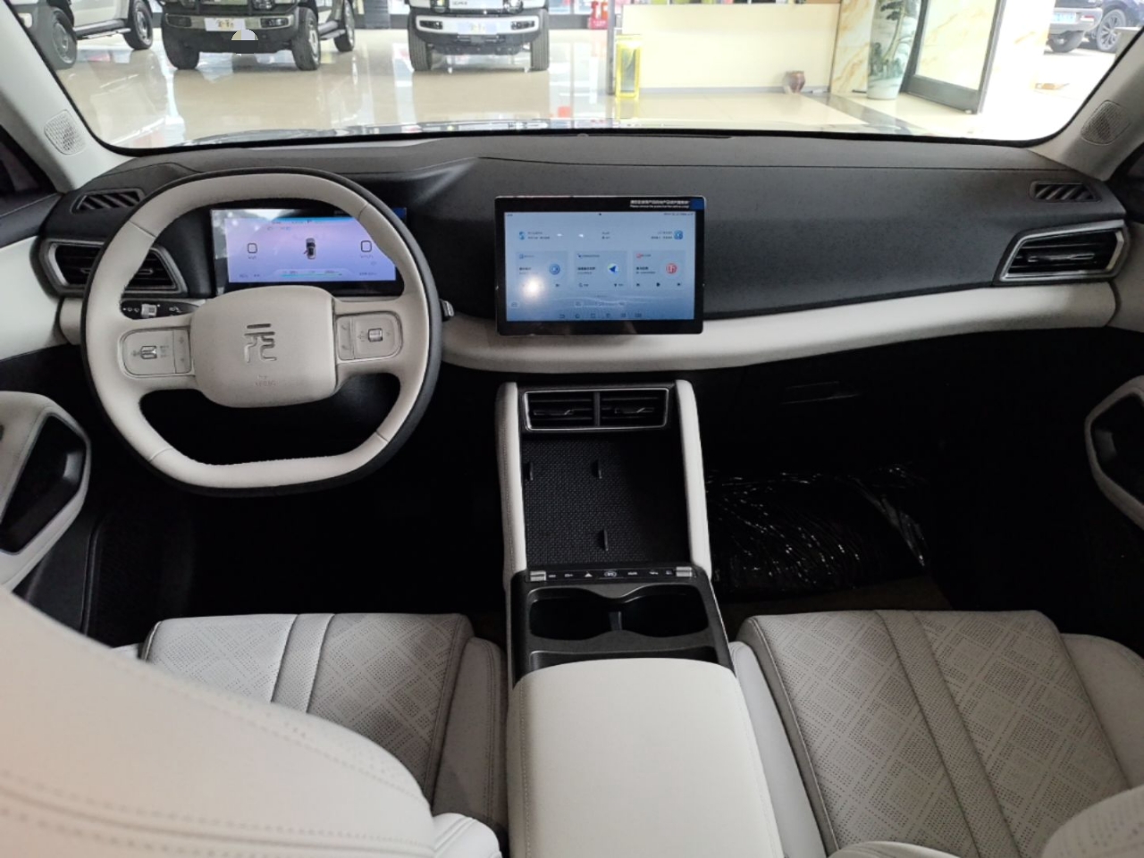 BYD Yuan UP 2027 Model Flying Edition 301KM Navigation Version — снимка 12