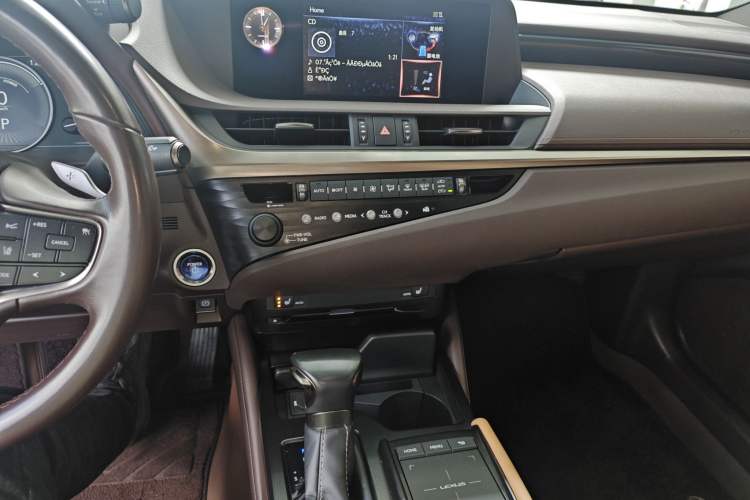 Used Lexus ES 2020 300h Premier Edition