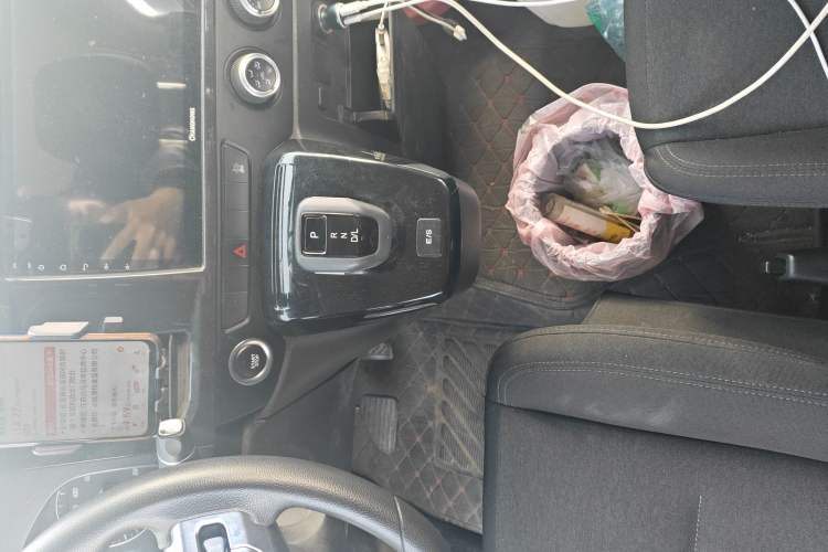 Used JMC Fushun 2025 2.0T 8AT Diesel Mid-Roof Mid-Height Commercial Multi-Purpose 7-Seater Passenger Vehicle Gear Lever