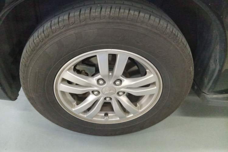 Used Mitsubishi Outlander (Import) 2013 2.0L Two-Wheel Drive Sport Navigation Version 5 Seats