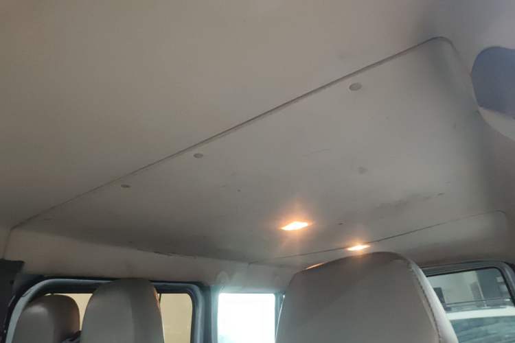 Used Ford Transit Custom 2013 2.4T Diesel Luxury Version Short Wheelbase Mid-Height China III Standard
