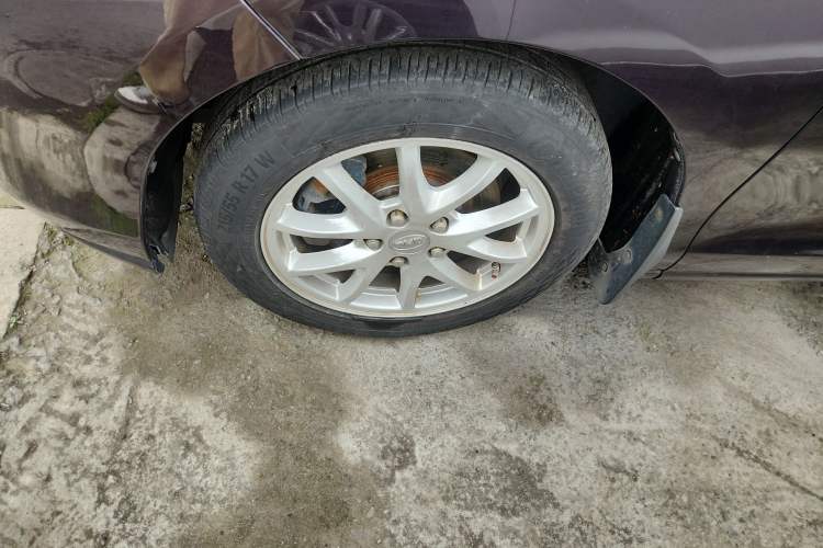 Used BYD M6 2013 2.4L Automatic Luxury Model
