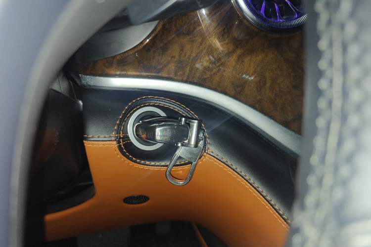 Used Mercedes-Benz Vito 2021 2.0T Elite Version 7 Seats Vehicle Key