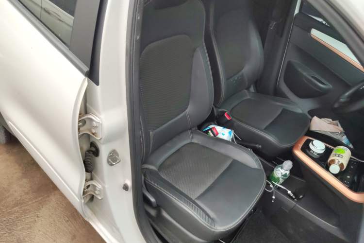 Used Dongfeng NAMMI BOX 2022 Chasing Wind Edition 331 km Standard Model Right Front Seat