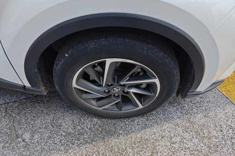 Used Toyota C-HR 2021 2.0L Luxury Edition Right Front Wheel Hub