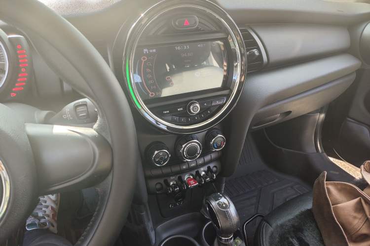 Used MINI 2016 1.2T ONE Five-Door Edition Audio And AC Panel