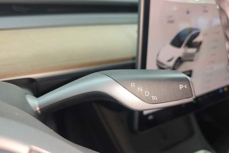 Used Tesla Model Y 2022 Long-Range All-Wheel-Drive Version
