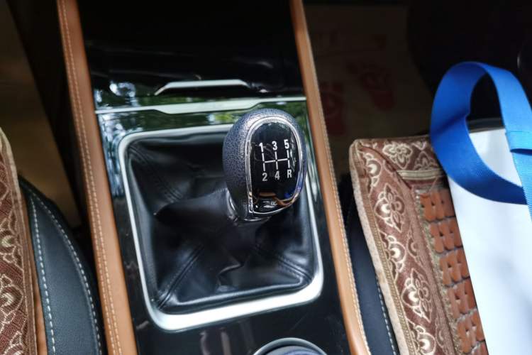 Used Zotye T300 2017 1.5L Manual Luxury Model Gear Lever