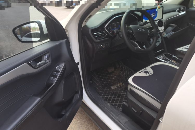 Used Ford Escape 2024 EcoBoost 245 Two-Wheel-Drive Titanium Edition Driver Seat