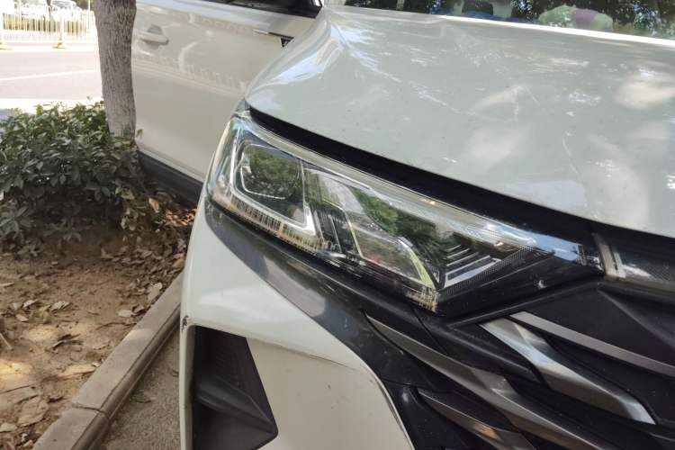 Used Dongfeng Aeolus AX7 2022 Mach Edition 1.5T DCT DF41 Right Front Headlight