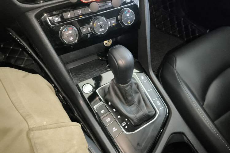 Used Volkswagen Tharu 2020 280TSI Two-Wheel Drive Luxury Edition China VI Standard
