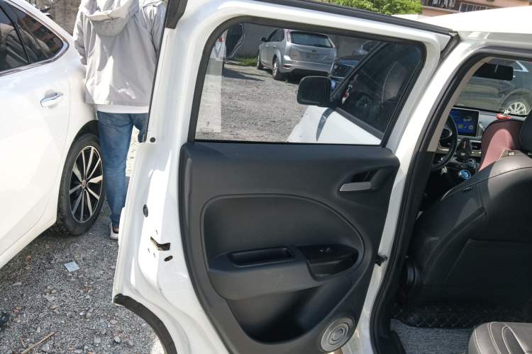 Used ORA White Cat 2022 Xiaoyue Mao Edition 360 km Luxury Model Lithium NMC
