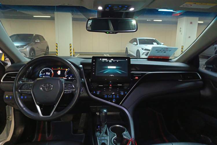 Used Toyota Camry 2021 2.5G Luxury Edition Center Console