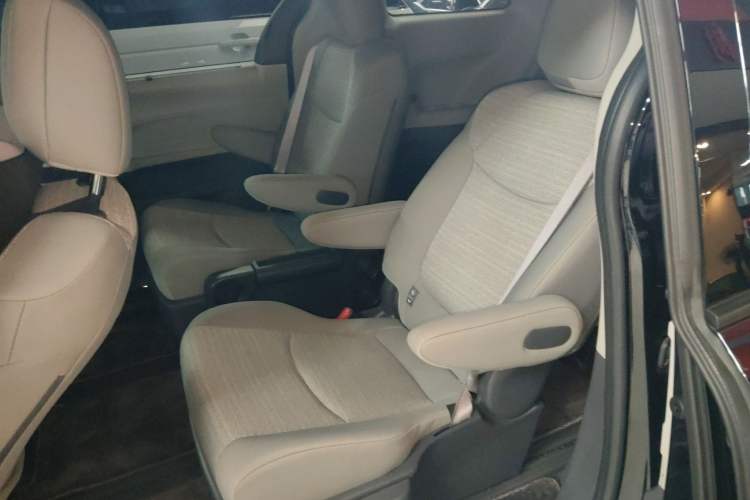 Used Toyota Sienna 2024 2.5L Hybrid Comfort Edition
