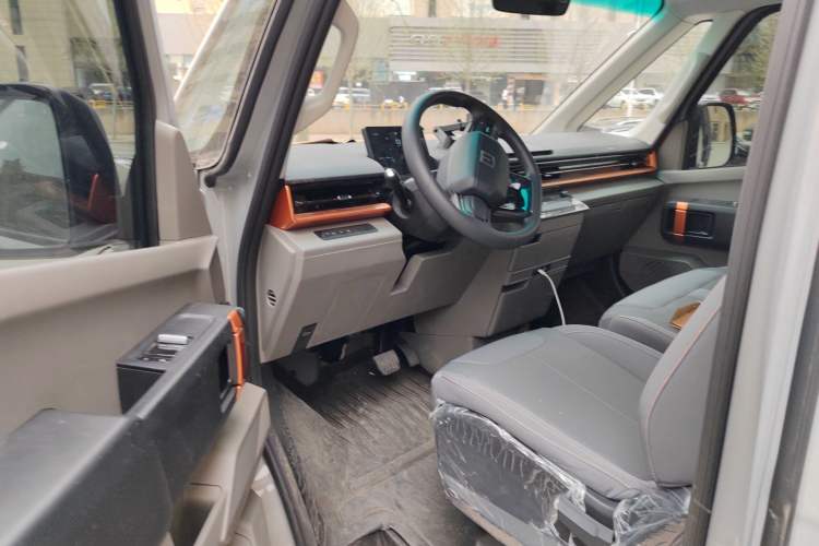 Used Farizon Super VAN 2025 Yucheng Action-Pak, Mid-Axle Mid-Roof 68kWh ZhiXin, 7-seater