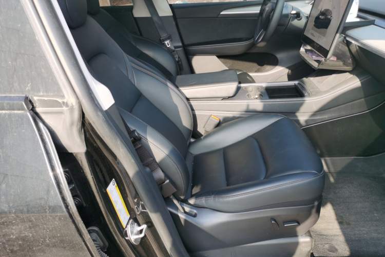 Used Tesla Model Y 2023 Rear-Wheel-Drive Version Right Front Seat