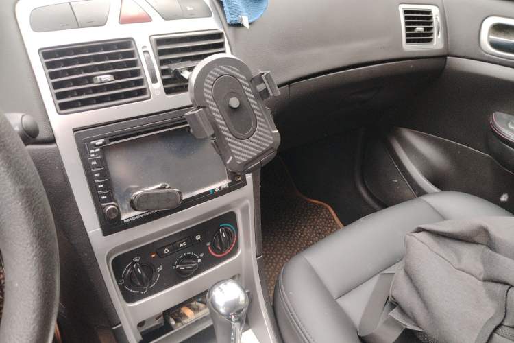 Used Peugeot 307 2009 Hatchback 1.6L Automatic Elite Edition Audio And AC Panel