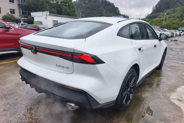 Used Changan UNI-V 2025 1.5T 500Bar High-Energy Version