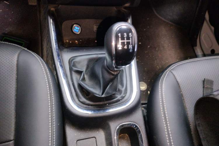 Used Jinbei Gold Hiace 2023 1.5L Passenger Vehicle Engineering Lion 5/6/7 Seater
