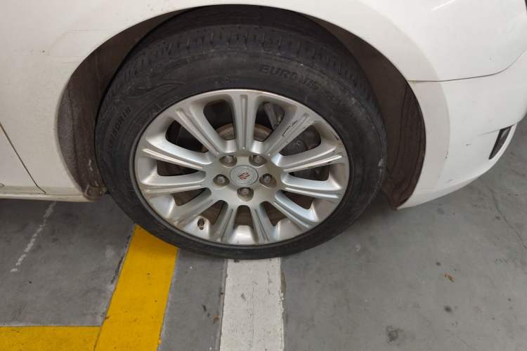 Used Cadillac XTS 2015 28T Comfort Model Right Front Wheel Hub